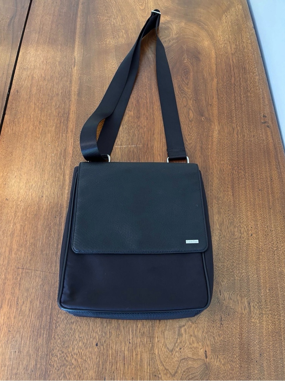 Men's Black Crossbody Messenger Bag - Classic Everyday Carry
